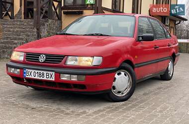 Седан Volkswagen Passat 1993 в 