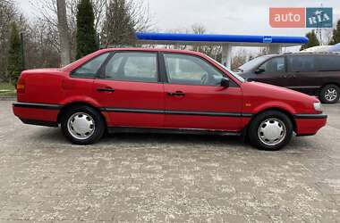 Седан Volkswagen Passat 1993 в 
