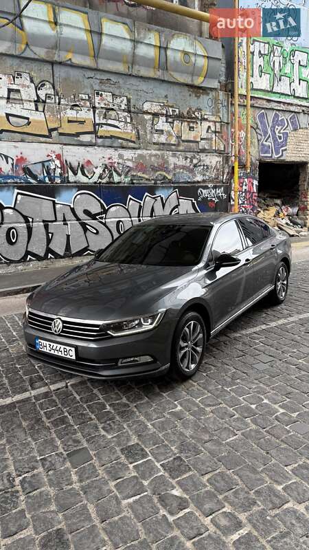 Седан Volkswagen Passat 2016 в 