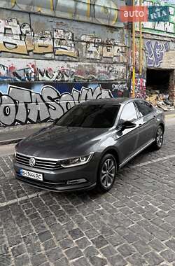 Седан Volkswagen Passat 2016 в 