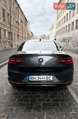 Седан Volkswagen Passat 2016 в 