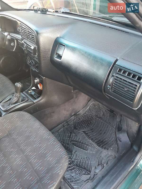 Седан Volkswagen Passat 1996 в Изяславе