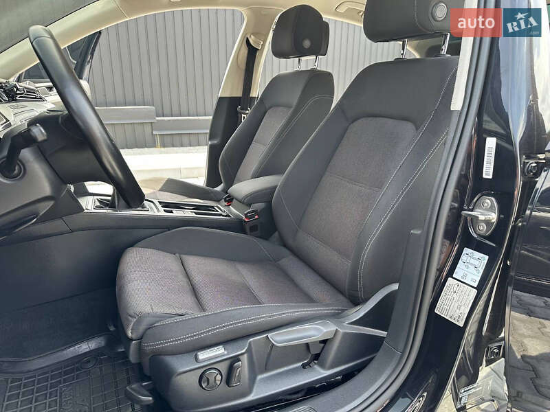 Седан Volkswagen Passat 2015 в Днепре