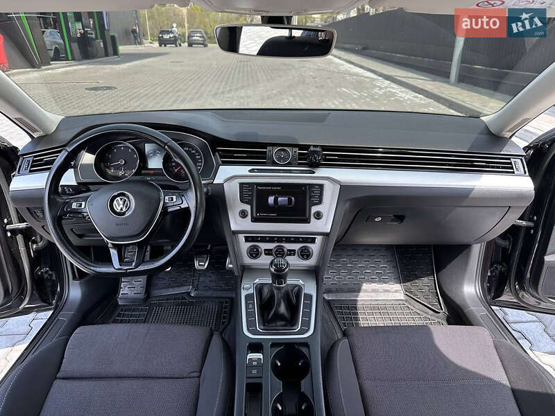 Седан Volkswagen Passat 2015 в Днепре