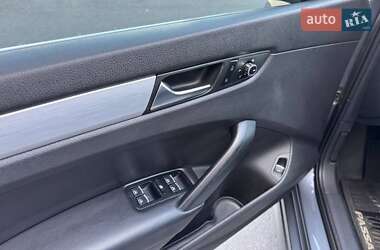 Седан Volkswagen Passat 2011 в 