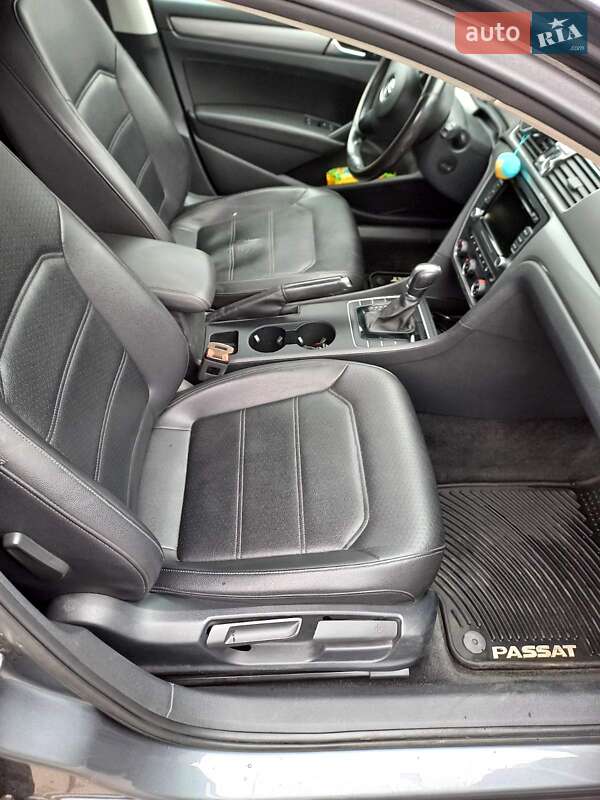 Седан Volkswagen Passat 2015 в Сарнах
