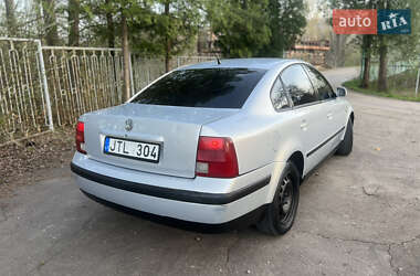 Седан Volkswagen Passat 1998 в 