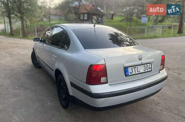 Седан Volkswagen Passat 1998 в 