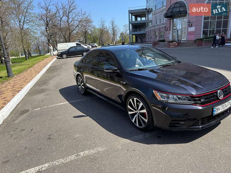 Седан Volkswagen Passat 2018 в Одессе