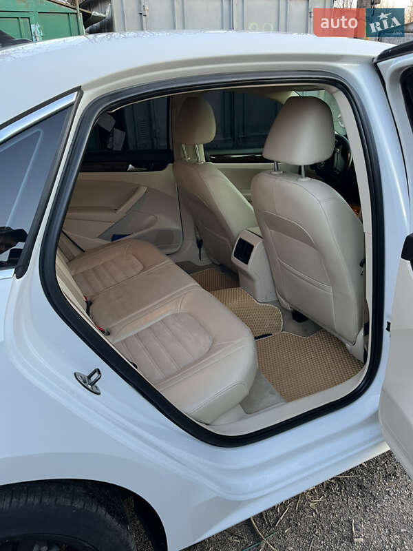 Седан Volkswagen Passat 2013 в Василькові