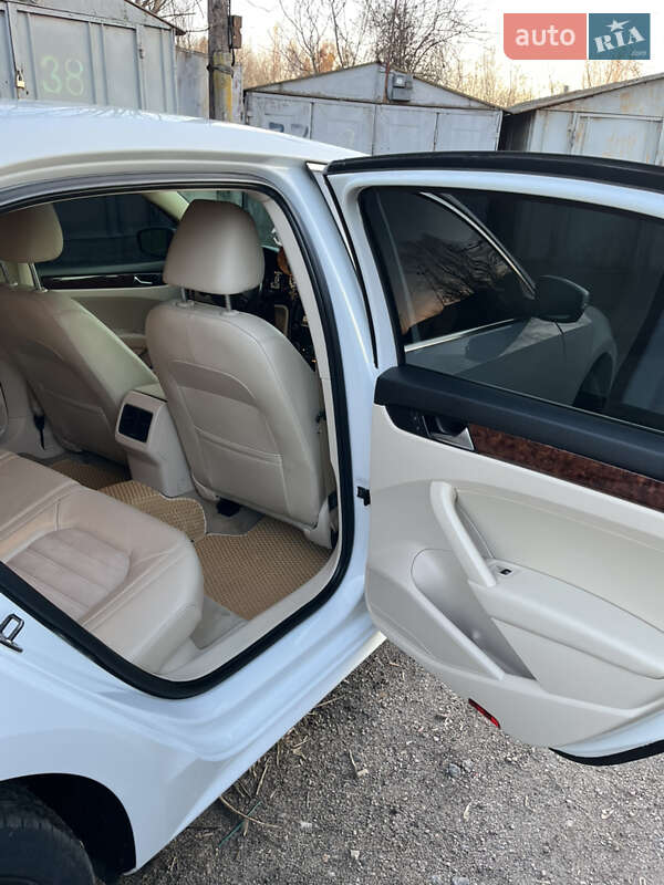 Седан Volkswagen Passat 2013 в Василькові