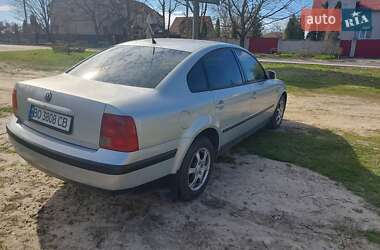 Седан Volkswagen Passat 1999 в 