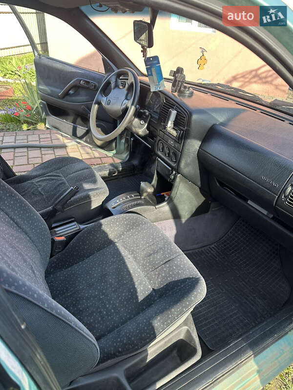 Универсал Volkswagen Passat 1994 в Нижними Становцами