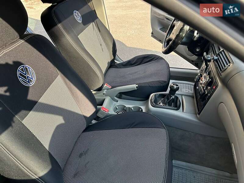 Універсал Volkswagen Passat 2002 в Києві