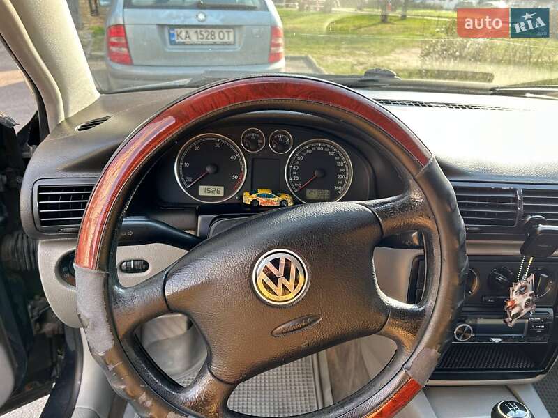 Універсал Volkswagen Passat 2002 в Києві