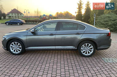 Седан Volkswagen Passat 2015 в 