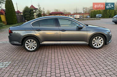 Седан Volkswagen Passat 2015 в 