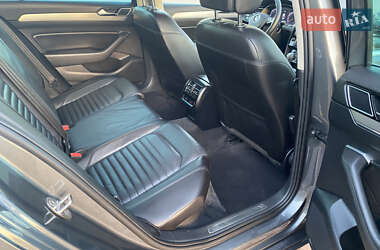 Седан Volkswagen Passat 2015 в 