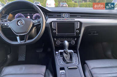 Седан Volkswagen Passat 2015 в 