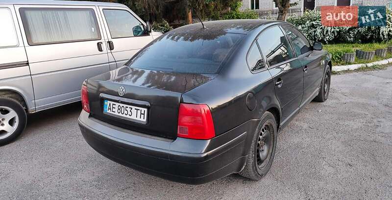 Седан Volkswagen Passat 1999 в 