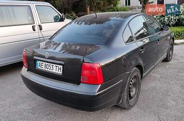 Седан Volkswagen Passat 1999 в 
