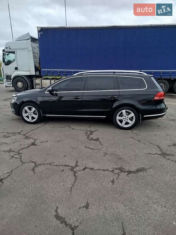 Универсал Volkswagen Passat 2011 в Каменке-Бугской