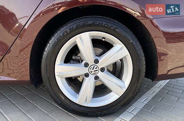Седан Volkswagen Passat 2013 в 