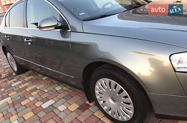 Седан Volkswagen Passat 2005 в 