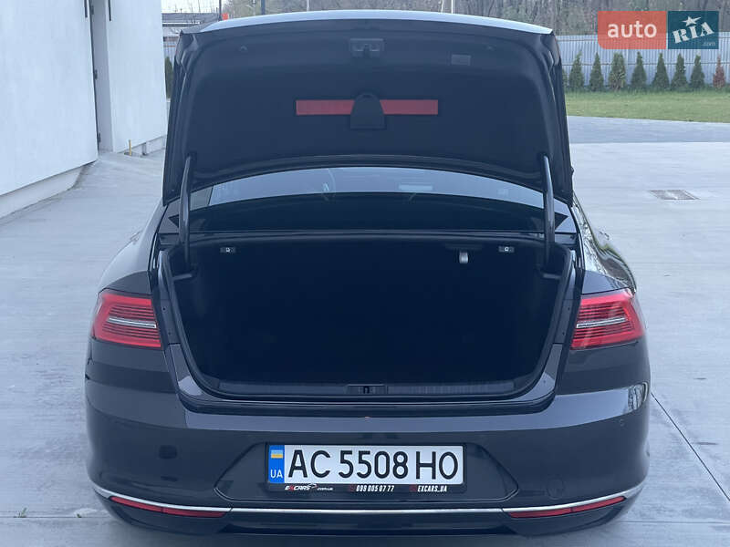 Седан Volkswagen Passat 2018 в Луцке