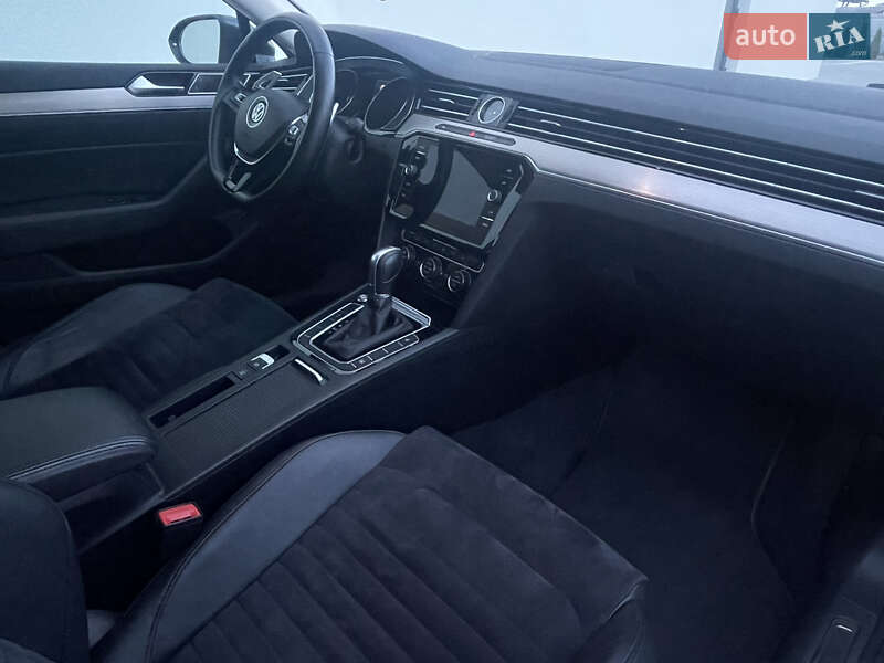 Седан Volkswagen Passat 2018 в Луцке