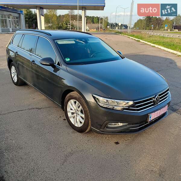 Універсал Volkswagen Passat 2020 в Радивиліві