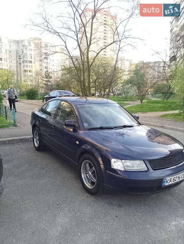 Седан Volkswagen Passat 1998 в Киеве