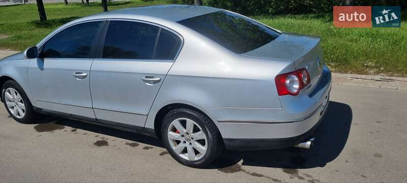 Седан Volkswagen Passat 2005 в Днепре