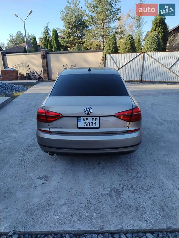 Седан Volkswagen Passat 2016 в Днепре