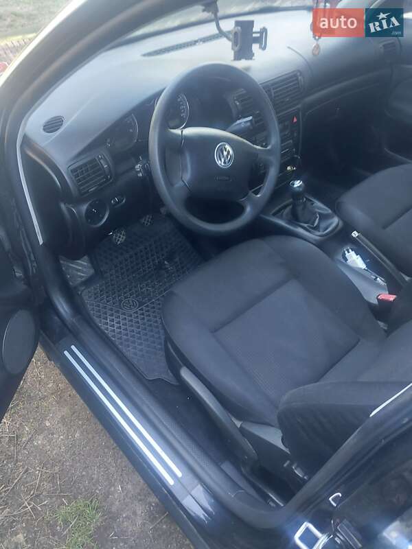 Седан Volkswagen Passat 2001 в Тлумачі