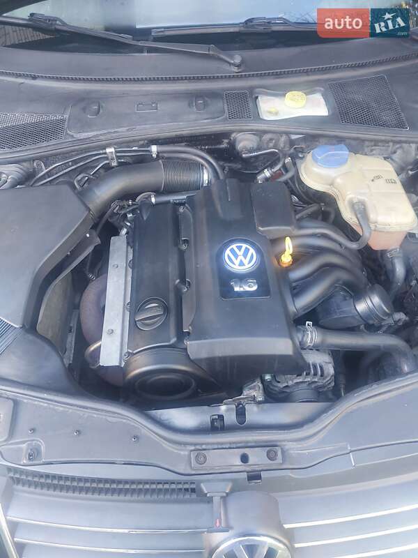 Седан Volkswagen Passat 2001 в Тлумачі