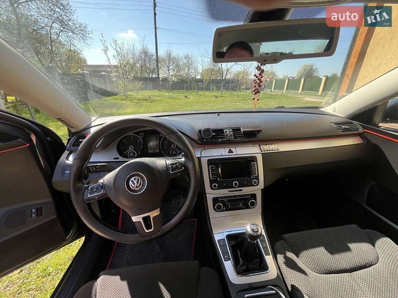 Седан Volkswagen Passat 2010 в Івано-Франково