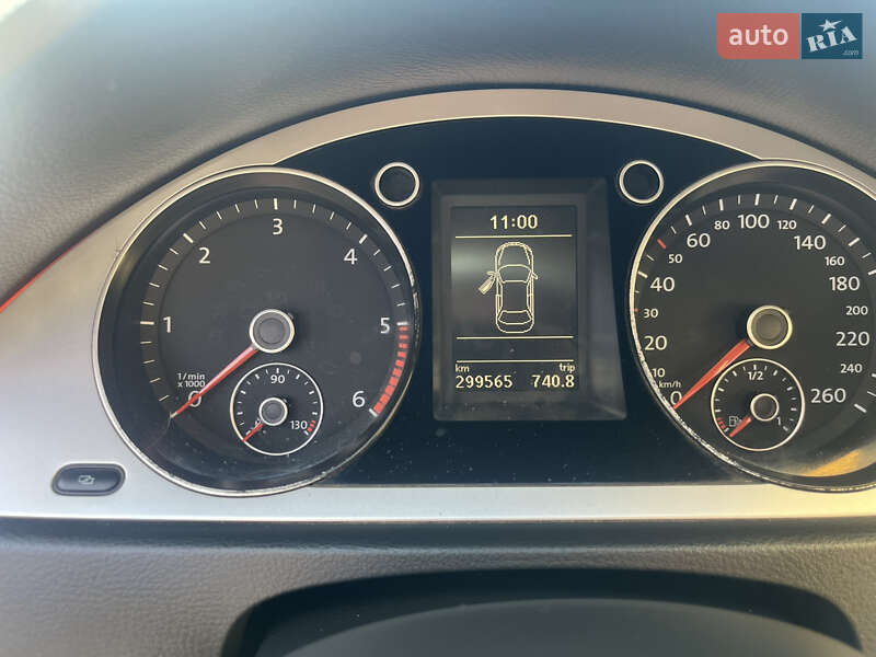 Седан Volkswagen Passat 2010 в Івано-Франково