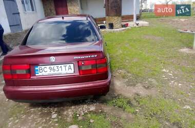 Седан Volkswagen Passat 1994 в 