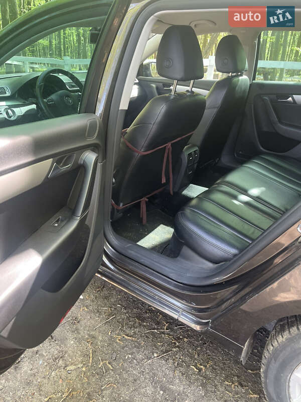 Универсал Volkswagen Passat 2012 в Ивано-Франковске