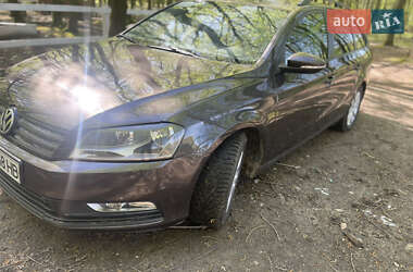 Універсал Volkswagen Passat 2012 в Івано-Франківську