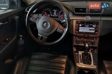 Універсал Volkswagen Passat 2012 в 
