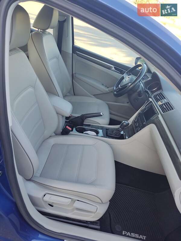 Седан Volkswagen Passat 2016 в Полонном