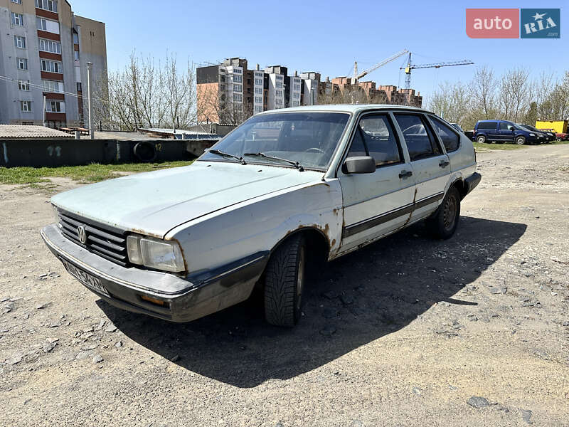 Хэтчбек Volkswagen Passat 1986 в 