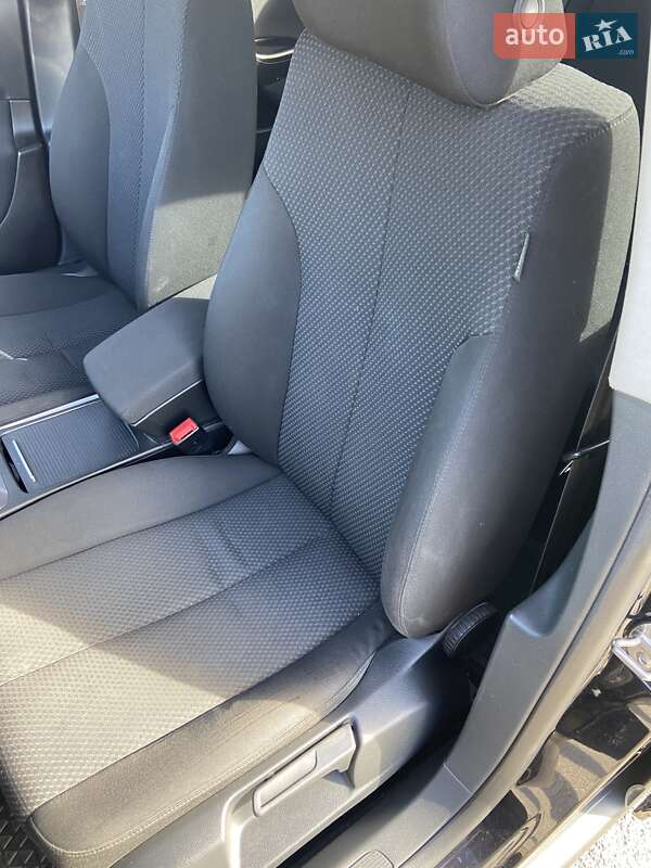 Седан Volkswagen Passat 2010 в Киеве