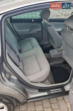 Седан Volkswagen Passat 2003 в 