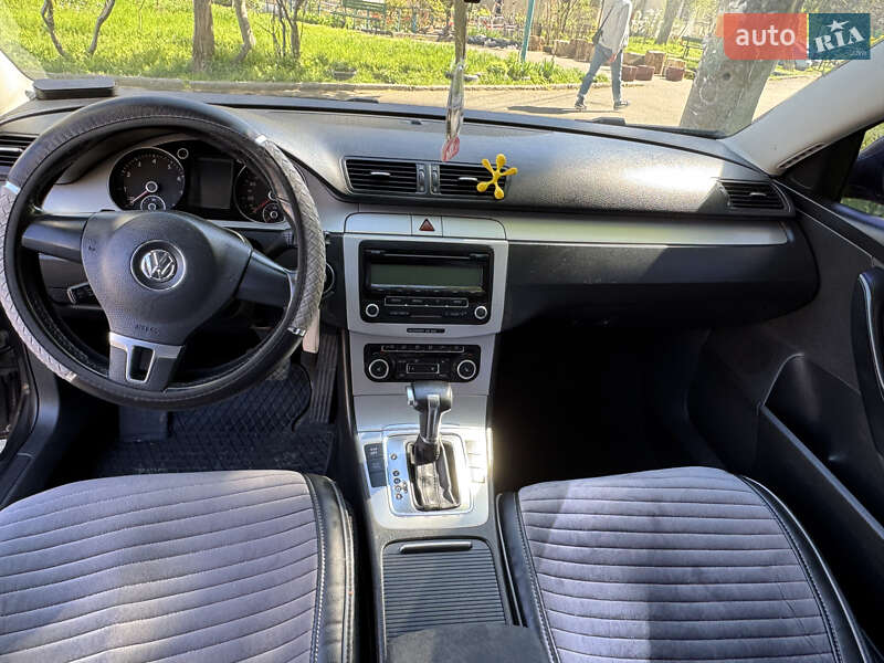 Седан Volkswagen Passat 2010 в Одесі