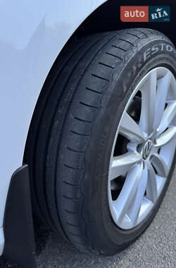 Седан Volkswagen Passat 2011 в 