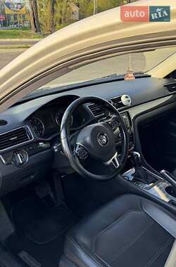 Седан Volkswagen Passat 2015 в 