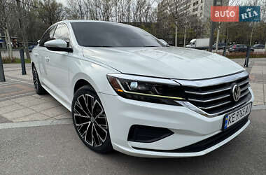 Седан Volkswagen Passat 2020 в Днепре